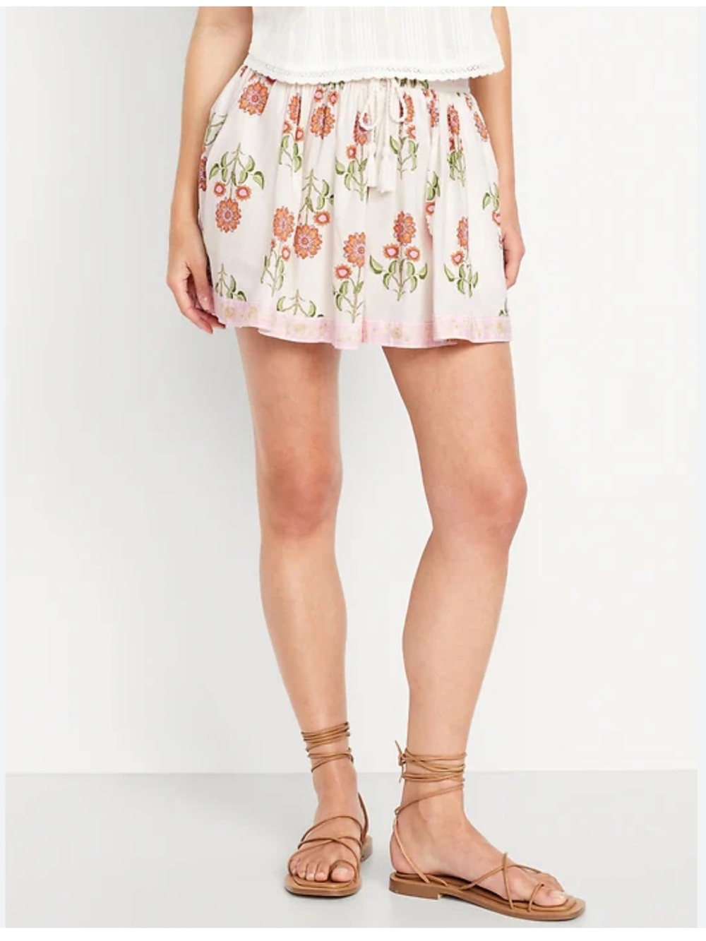 Old Navy High-Waisted Floral Volume Flounce Shorts -- 2.5-inch inseam Medium